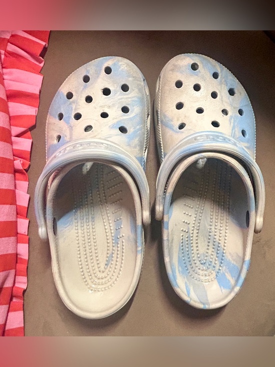 CROCS Shoes - Crocs Classic Marbled Clogs • Blue & White Tie Dye • Women’s Size 7